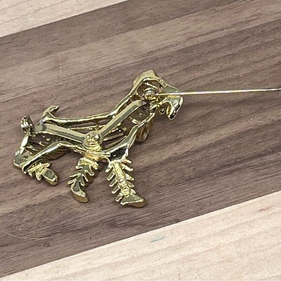 Signed Gerry’s Airedale Terrier Gold tone Emerald Green Eyes Pin Brooch - Picture 6 of 8